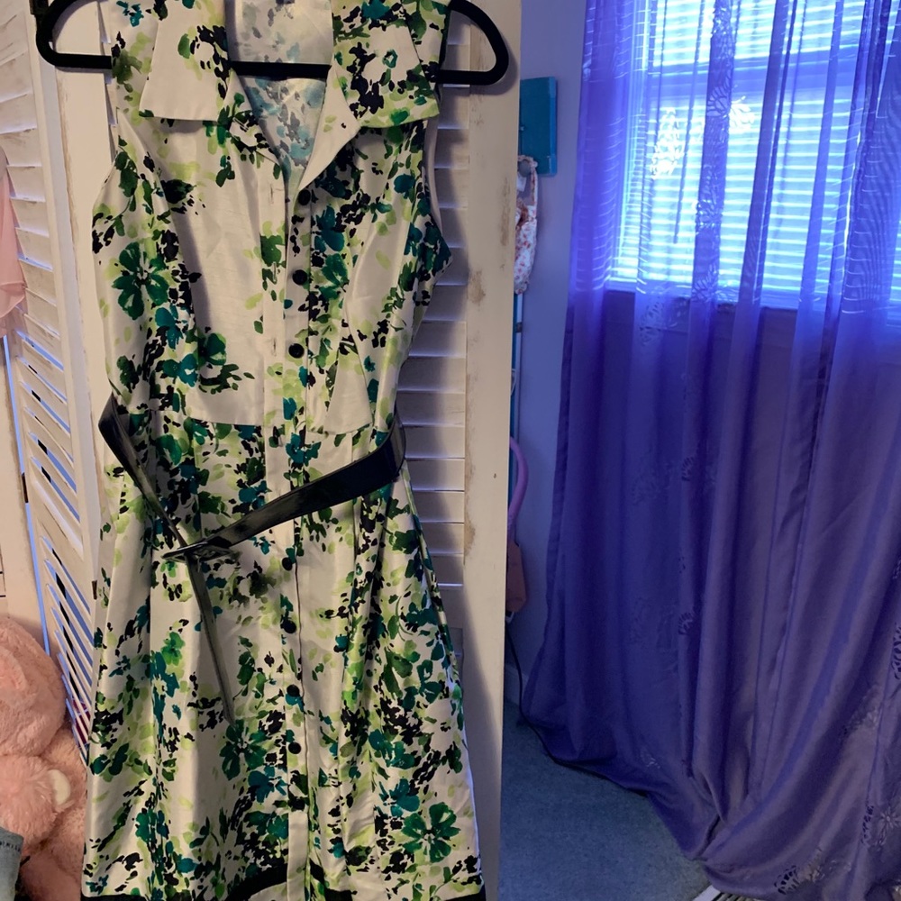 Dresses - Picture 4 of 5